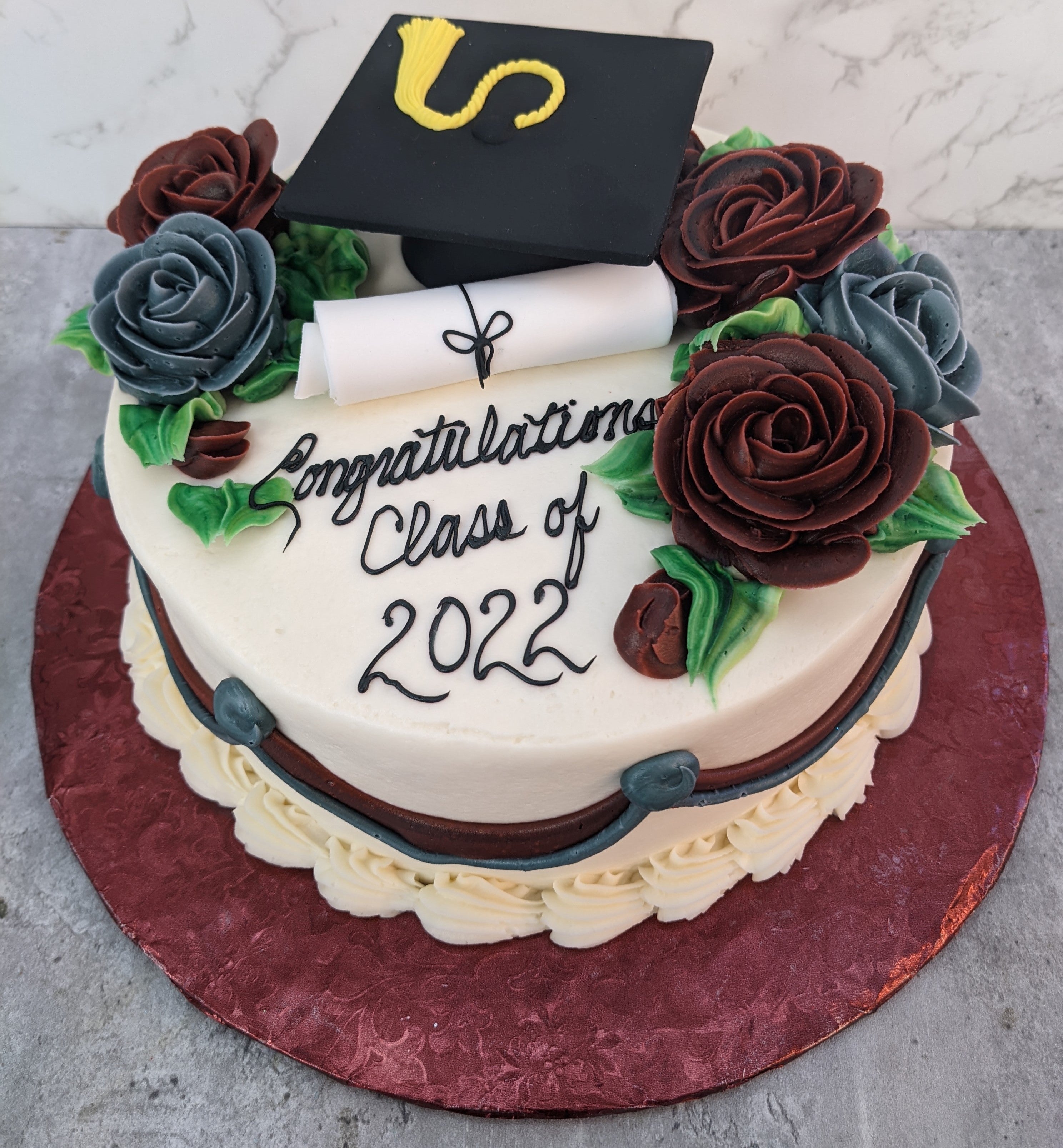 Graduation Flowers With Graduation Cap – Clay's Bakery