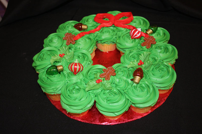 Holiday Wreath Cupcake Cake (20 Cupcakes)